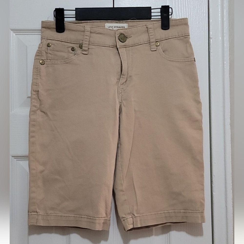 Signatures By Levi Strauss Tan Shorts Size 4